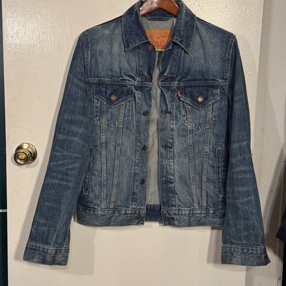 Levi's Classic Indigo Blue Denim Trucker Jacket VERY Gently Worn No Flaws Unisex
